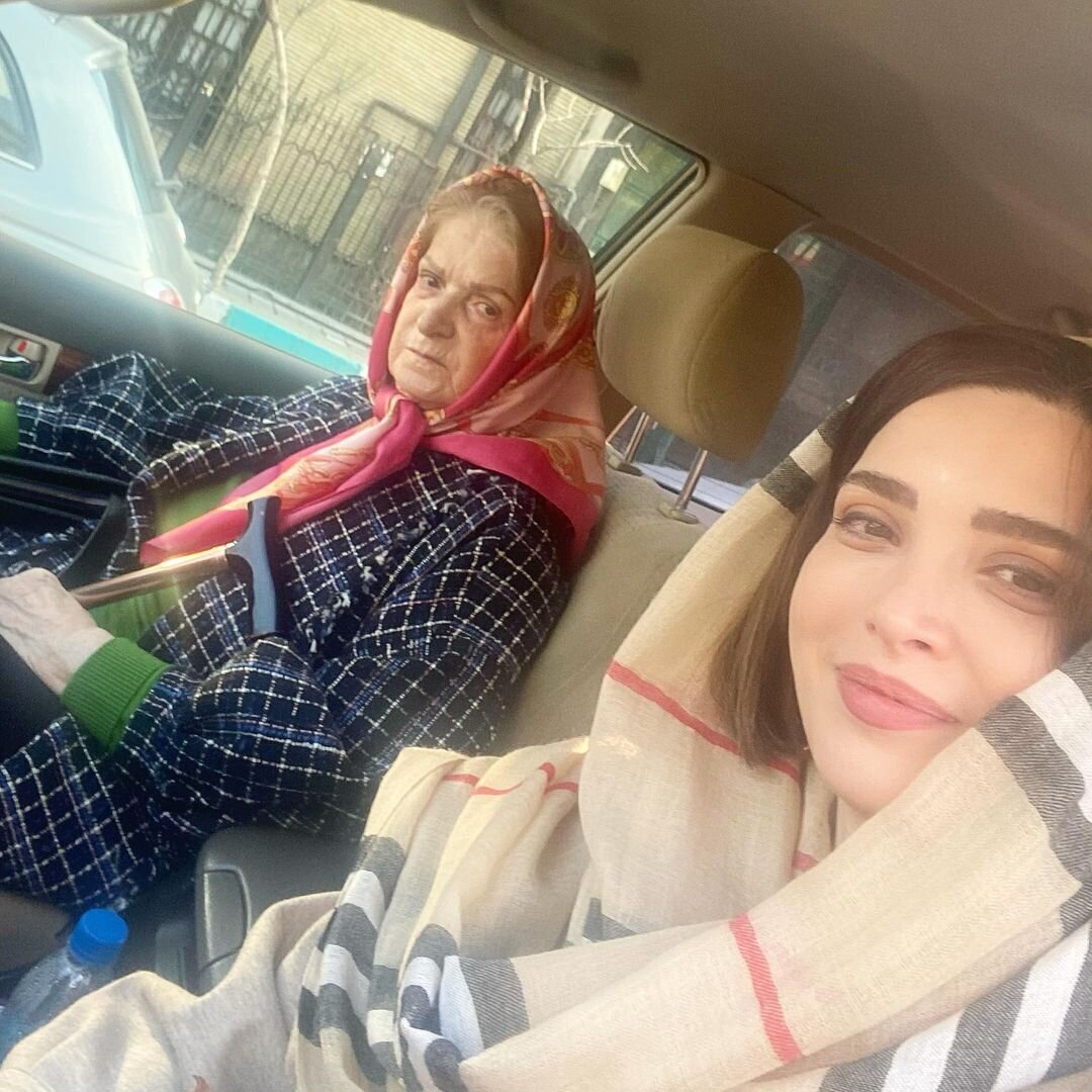 تصویری جدید از بهنوش طباطبایی کنار مادرش