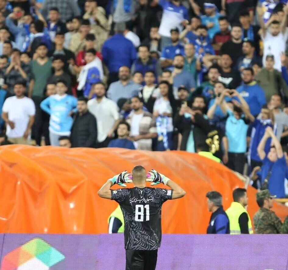 واکنش حامد لک به شعار هواداران استقلال؛ رژه روی اعصاب آبی ها + عکس