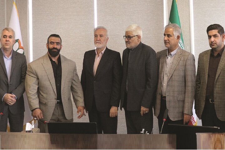 تیپ کت و شلواری و اتوکشیده هادی چوپان | خوش تیپترین حالت گرگ ایرانی را ببینید