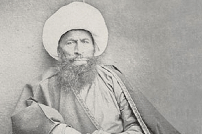 حاج ملا علی کنی از مشهورترین روحانیون قریه کن بود که تولیت مدرسه مروی را بر عهده داشت.