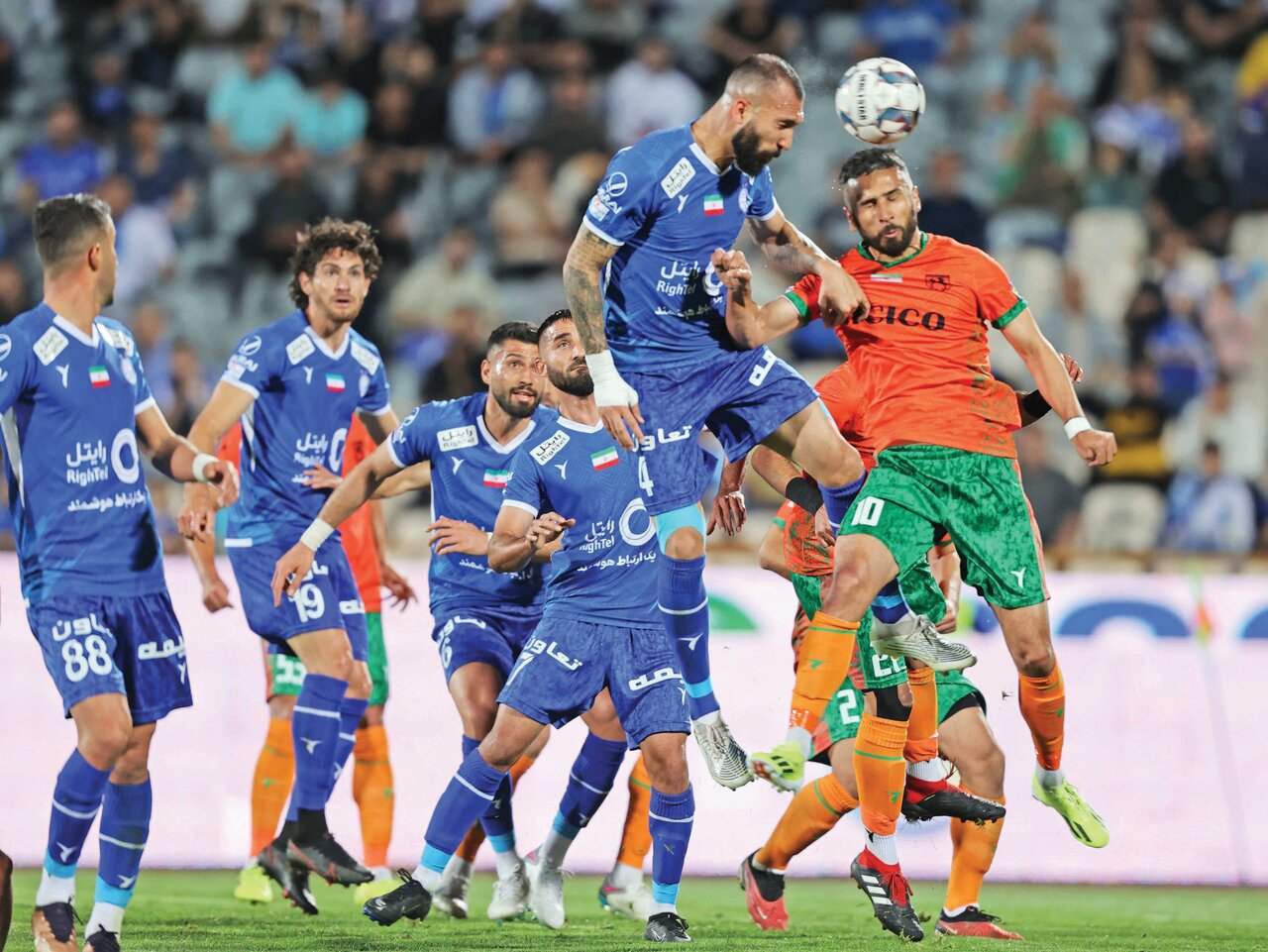 ما دیگر از نکونام خسته شدیم؛ شورش را درآورده است | این همه بازیکن برای استقلال بس نیست؟