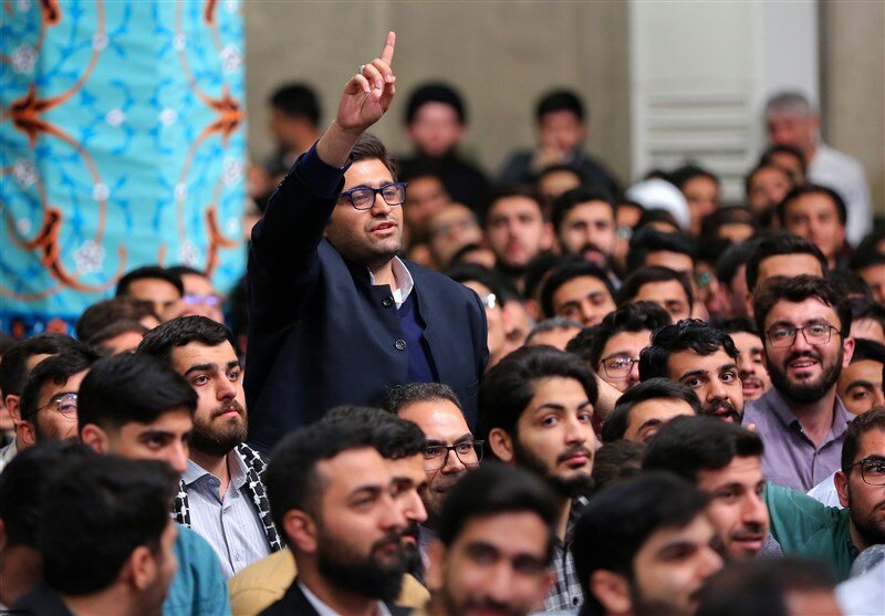 چند هزار دانشجو خواستار حضور در دیدار رهبری بودند؟ | از تبریک تولد رهبر انقلاب تا ماجرای دفاع یک استاد از تجزیه کشور