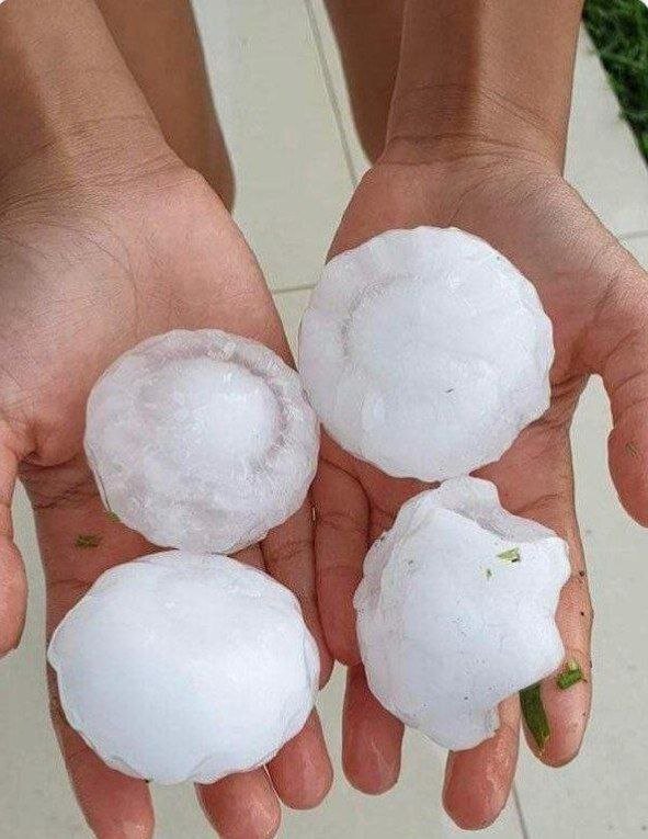 بارش تگرگ بزرگ در دهلران ایلام