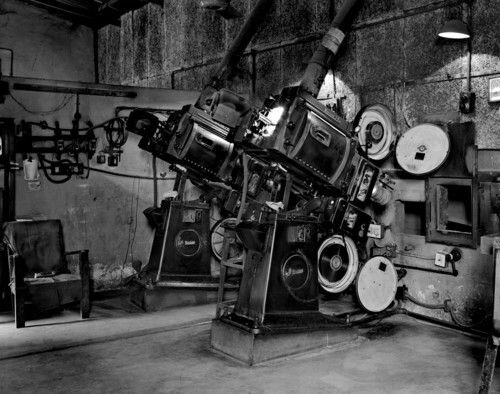 ستارههای پشت پرده سینما چه کسانی بودند؟ | ماموریت ویژه فیلمبرها در تهران قدیم