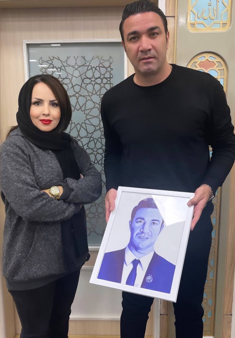 هدیه ویژه به نکونام پای پرواز + عکس