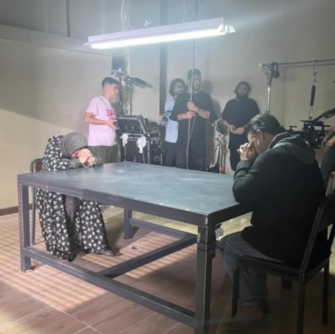 تغییر چهره واکنش برانگیز مریلا زارعی در یک سریال | پیمان معادی و مریلا زارعی در پشت صحنه | ببینید