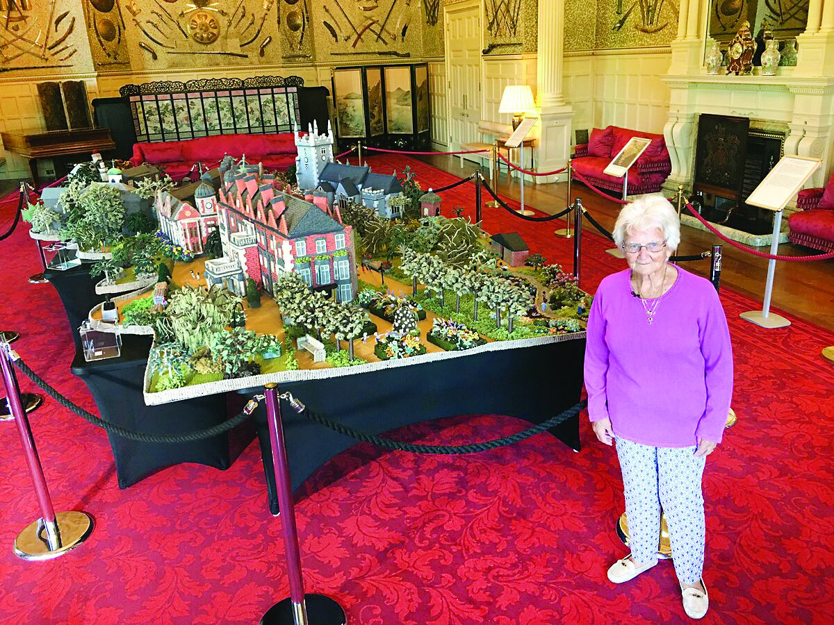 عکس | مامان مارگارت و کاخ بافتنی اش!