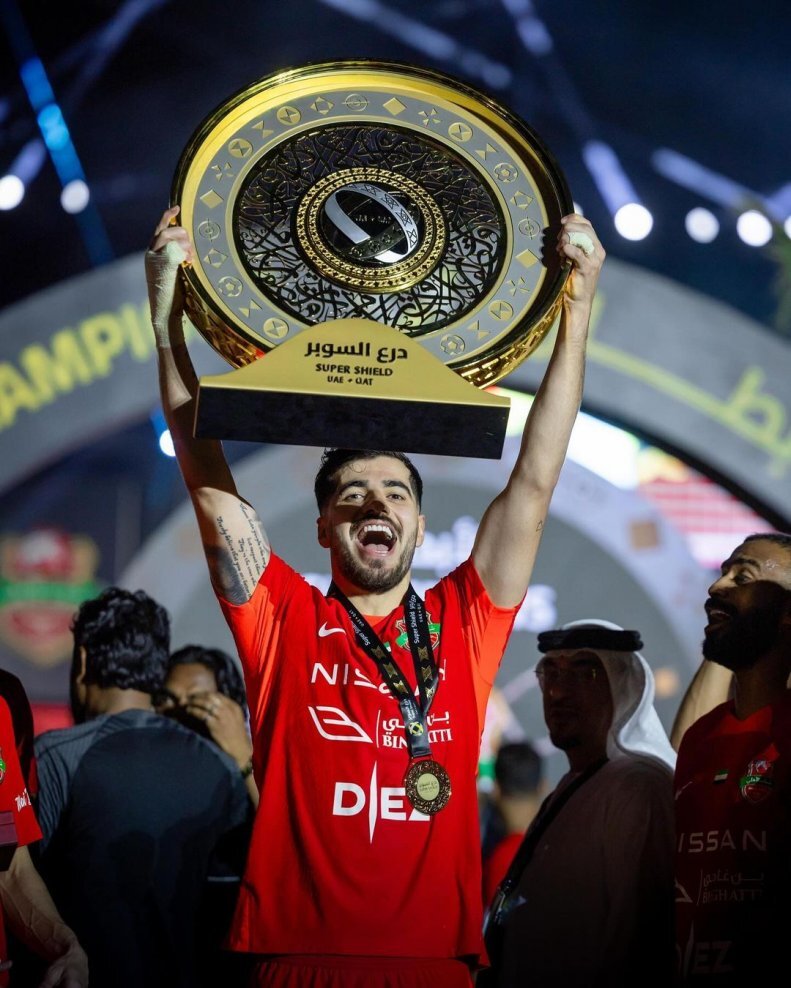 جام عجیب به لژیونر ایران رسید | سوپرشیلد بالای سر رفت! + عکس