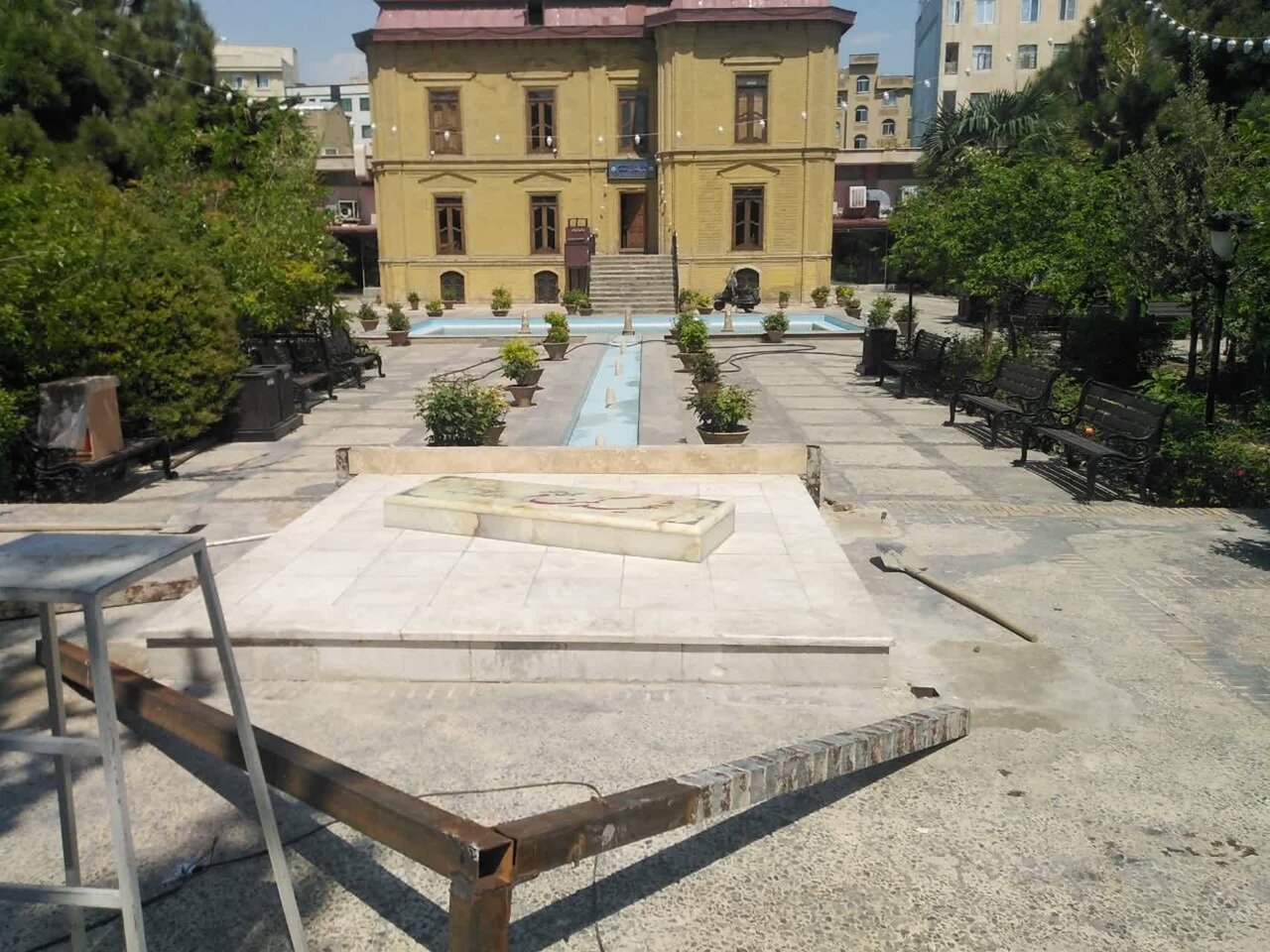 سازه حاشیه ساز خانه مداحان جمع آوری شد