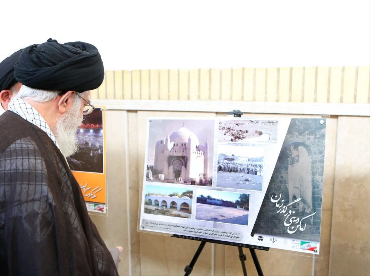قابی کمتر دیده شده از رهبر انقلاب | تصویر به‌جامانده از بارگاه امام حسن مجتبی علیه‌السلام | عکس
