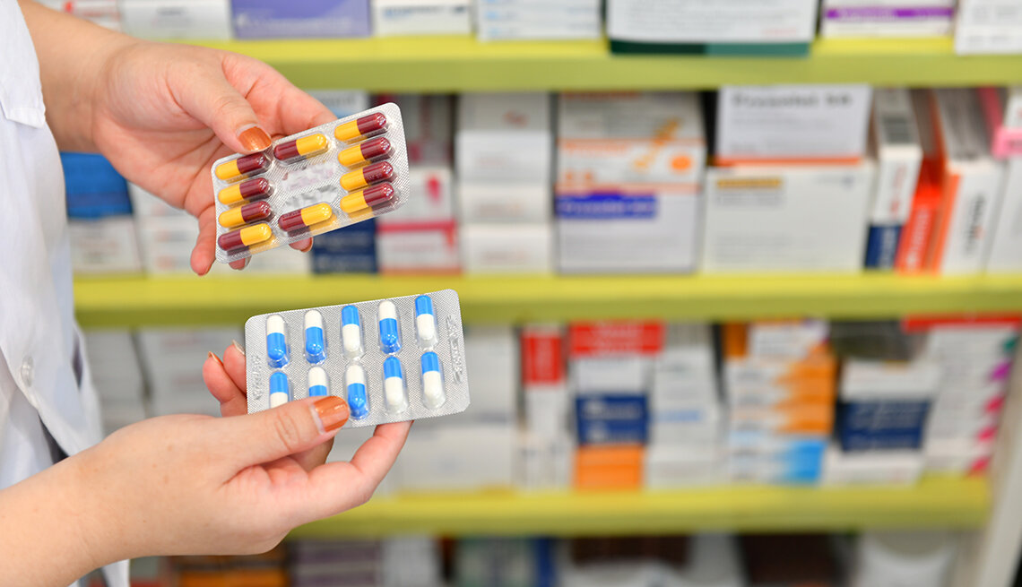 کدام داروها را می توان بدون نسخه خرید؟ | زمانی که باید مصرف داروهای OTC را قطع کنید