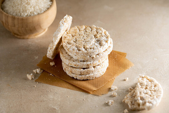 کیک برنج چیست ؛ ارزش غذایی رایس کیک | فواید و مضرات کیک برنجی