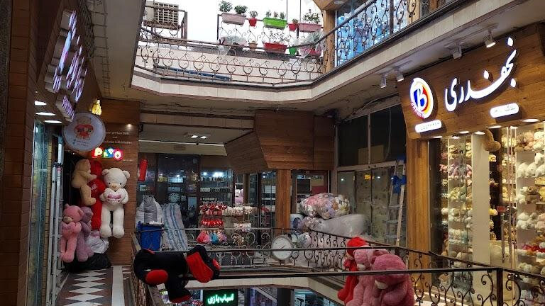 ابزار شعبده بازی را چهارگوشه تهران تهیه کنیم