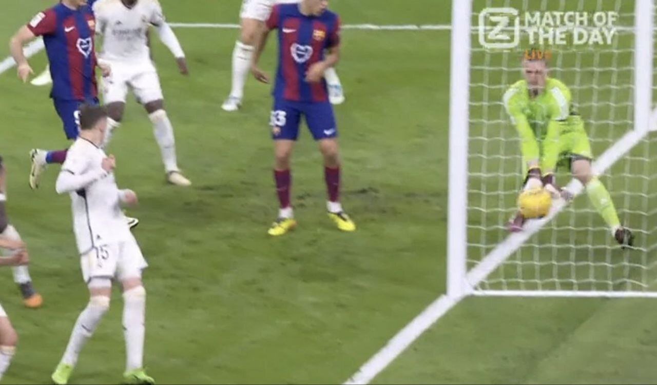 تشخیص عجیب و غریب VIR در بازی سرنوشت ساز رئال مادرید و بارسلونا | ویدئو