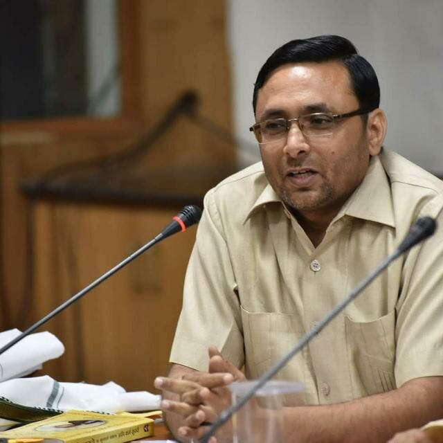 ثبت نام کتابفروشی ها در سامانه «بازار کتاب»