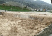 سیلاب شدید در مسیرهای شهرستان بهاباد | ویدئو