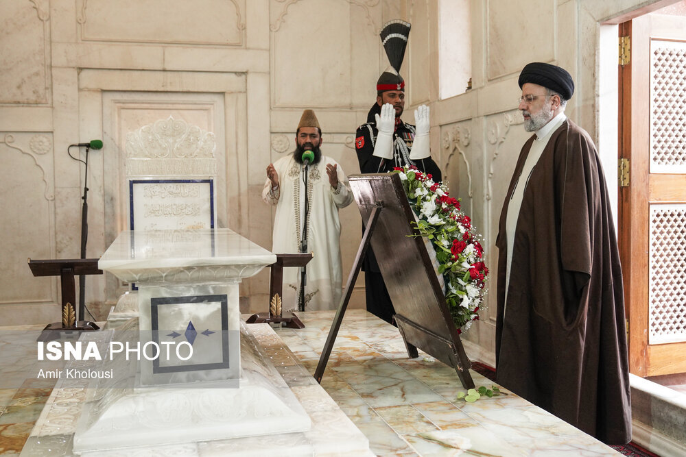 ادای احترام رئیس جمهور به اقبال لاهوری + تصاویر