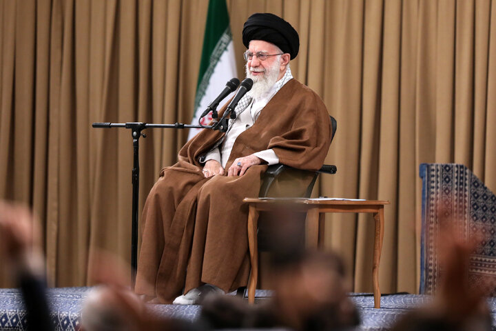 رهبر انقلاب: تحریم‌ها ملت ایران را از پا در نمی‌آورد | هدف از تحریم در تنگنا گذاشتن نظام جمهوری اسلامی است | حالا همه دنیا از فلسطین حمایت می کنند