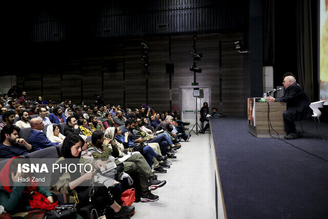 ماجرای ورورد فیلمساز مشهور آمریکایی به تهران | من زمان جنگ ویتنام هم به آمریکایی بودنم افتخار میکردم اما حالا...| تصاویر
