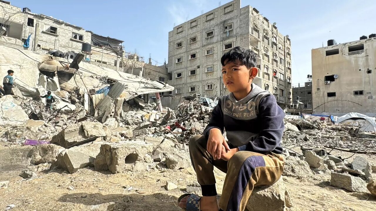 کودکی در خان یونس غزه | ببینید