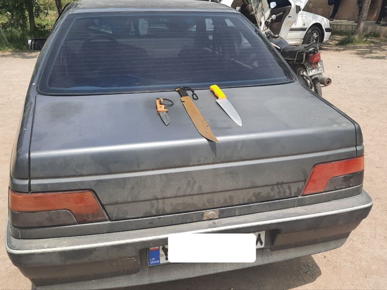 زورگیران دهه هشتادی دستگیر شدند | قمه ۶۰ سانتیمتری زورگیران را ببینید