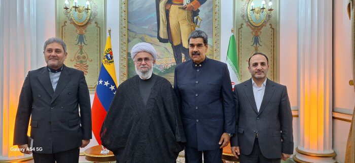 آیتالله خامنهای تحلیل دقیق و عمیقی از تحولات دنیا دارند