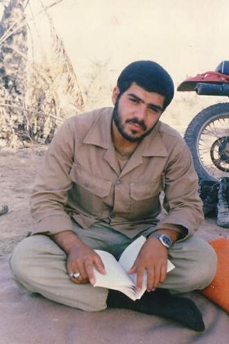 مزار این شهید پناه دلسوختگان شده | روضهخوانی از پشت بیسیم