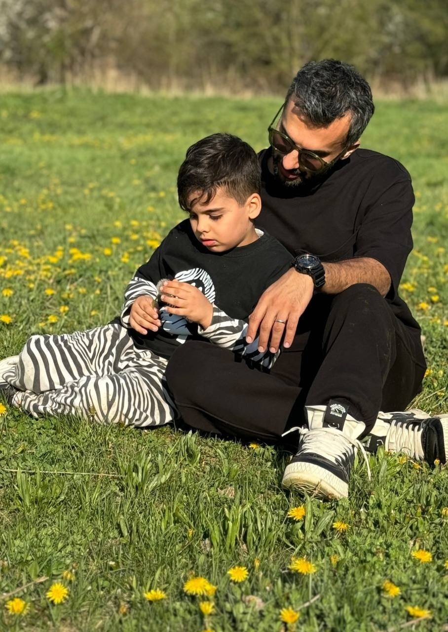 متفاوت ترین تیپ محمدحسین میثاقی همراه با پسرش | عکس