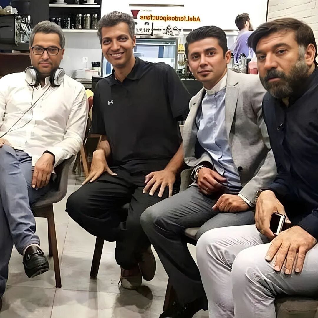 عکس کمتر دیده شده از علی انصاریان و مهرداد میناوند در پشت صحنه برنامه ۹۰