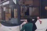 بازسازی صحنه کتک زدن مردم در اتوبوس + ویدئو | قمه کش‌ در ایستگاه !