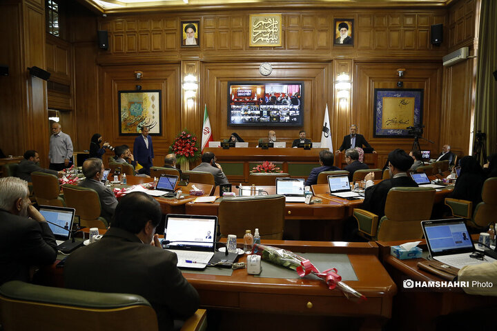 جنجال در نشست شورای شهر تهران| شهردار تهران: بمانید و پاسختان را بشنوید| تصاویر