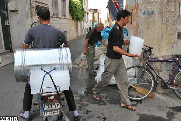 مشاغل بهاره در تهران قدیم | کاهگلمالی و یخفروشی