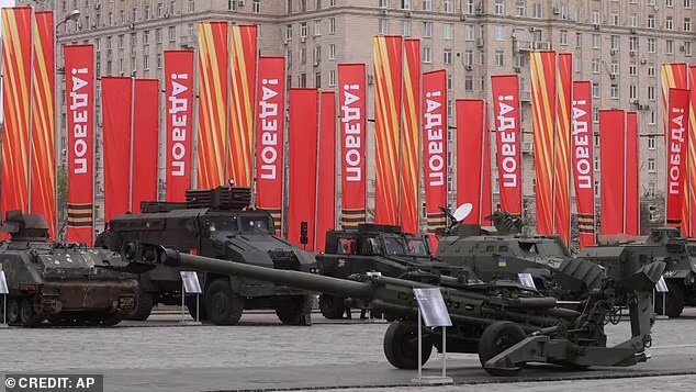 نمایش زره‌پوش‌های غربی غنیمتی در پارک پیروزی مسکو