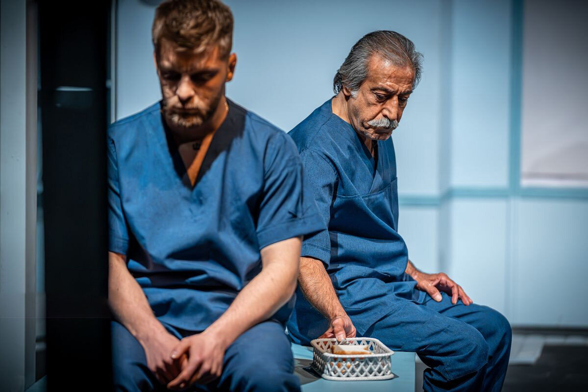 به جای مرگ خود خواسته کاش مجموعههایی بودند که آدم ها را به زندگی برمی گرداندند