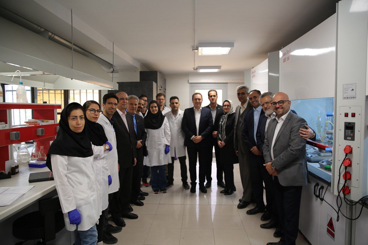 بخش تحقیق و توسعه شرکت آوان بهمن شیمی افتتاح شد