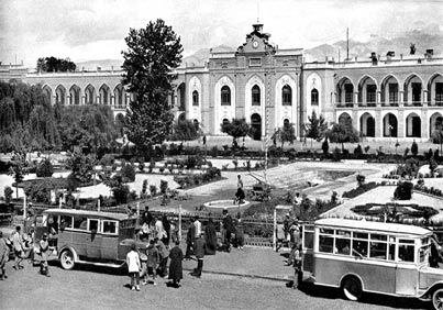 اولین خیابان یکطرفه در خیابان‌های سنگفرش طهران | نخستین طرح ترافیک وی‍‍ژه چارپایان باربر