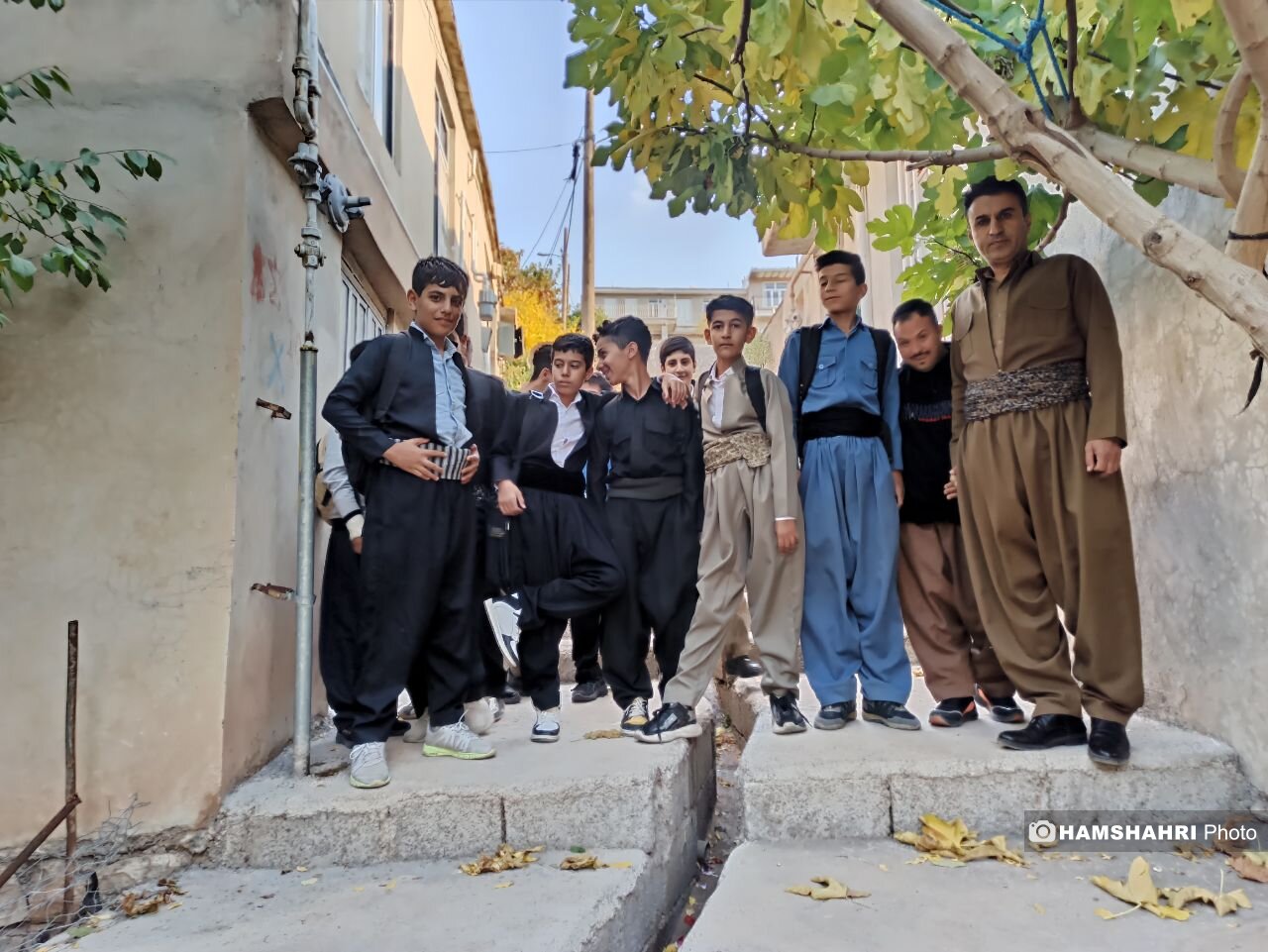 کلاس این آقا معلم در مدرسه تشکیل نمی شود