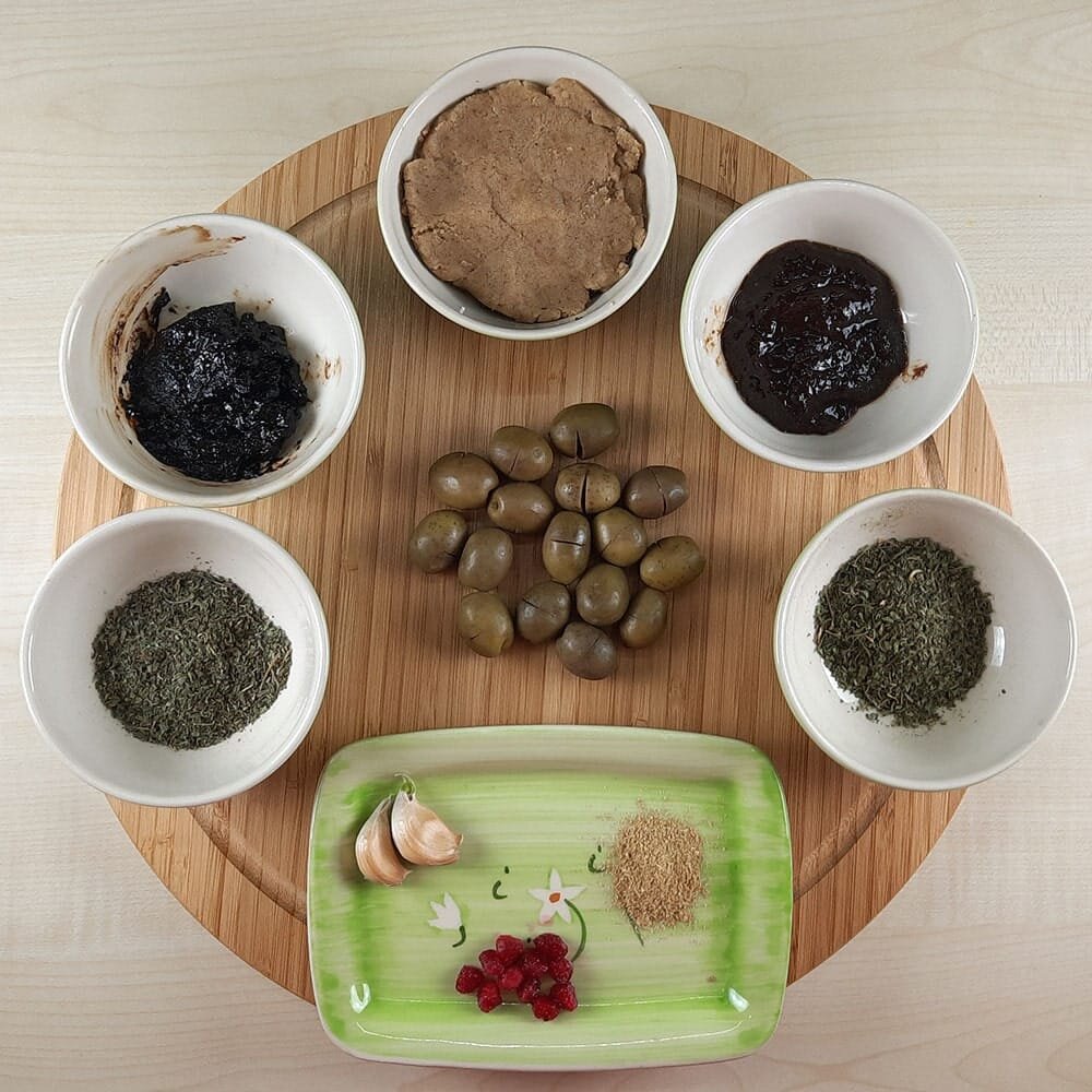 ۸ نکته مهم برای تهیه یک زیتون پرورده گیلانی اصل + طرز تهیه