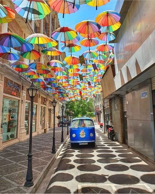 گردش در رنگی رنگی ترین معبر| کوچه چتری در فردوسی