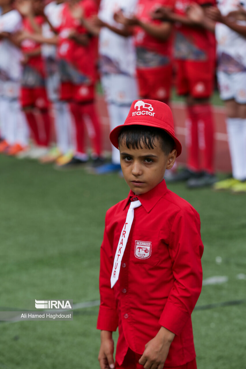 هوادار خاص تراکتور سازی در ورزشگاه تبریز | عکس