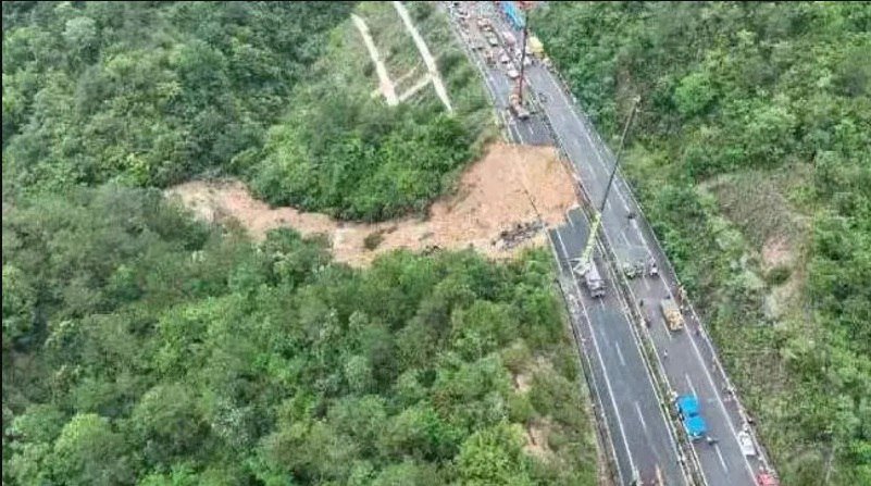 ریزش بزرگراه