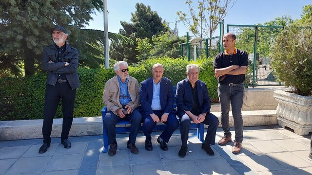 چهرههایی که برای بدرقه گزارشگر سرشناس ورزشی آمدند | از حمید استیلی تا مهدی تاج و...| تصاویر