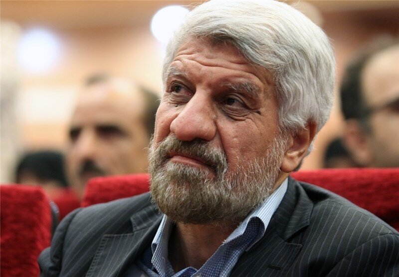 صادق آهنگران: دیروز یک مشت طلای همسرم را فروختم...