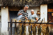 صفر تا صد تهیه ماهی دودی ؛ چاشنی غذاهای محلی گیلان + ویدئو