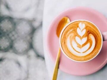۶ ضرری که نوشیدن قهوه با معده خالی برای سلامتی دارد
