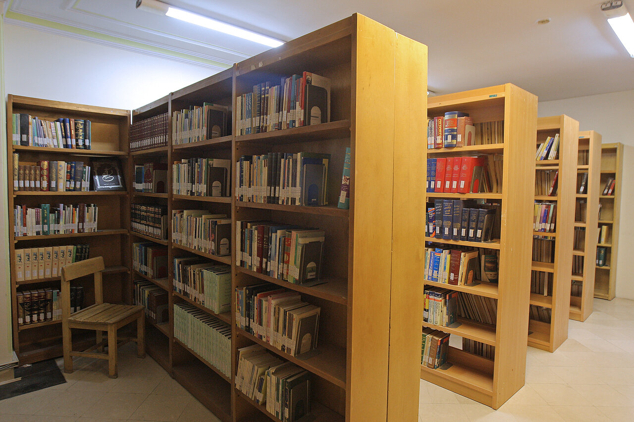 گشت و گذار میان کتابخانه چهرههای مشهور