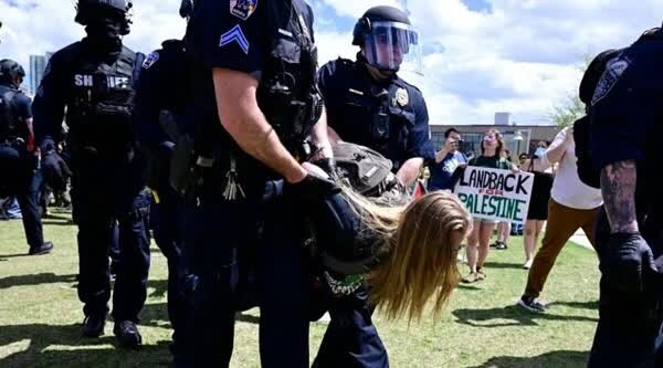 چرا آنجلینا جولی موی خودش و خانوادهاش را برای این دختر دانشجوی آمریکایی قیچی نکرد؟ + تصاویر