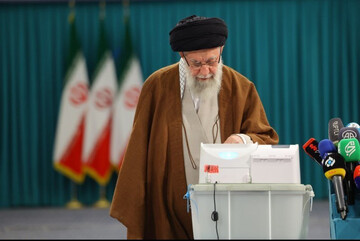 حضور رهبر انقلاب در دور دوم انتخابات مجلس شورای اسلامی | تصاویر