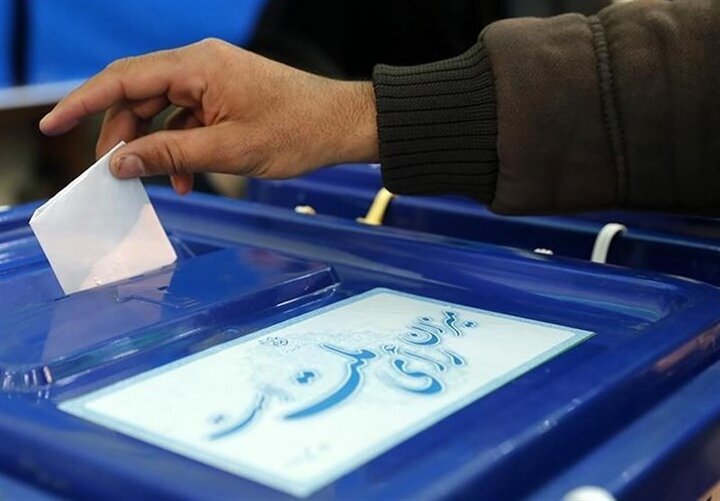 تصویری دیدنی از رای دادن پیرزن‌های دوقلو در سمیرم | عکس
