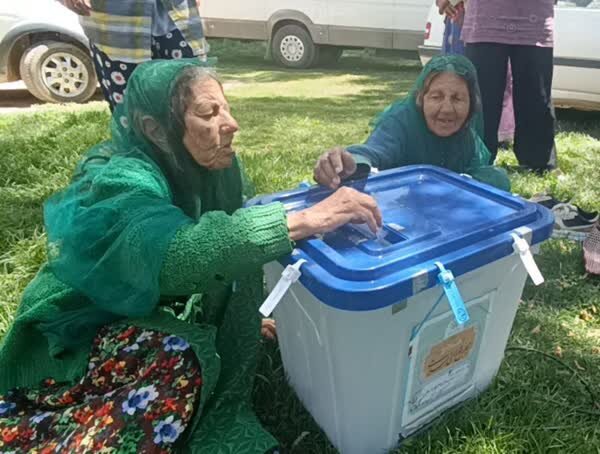 رای دادن پیرزن‌های دوقلو در سمیرم